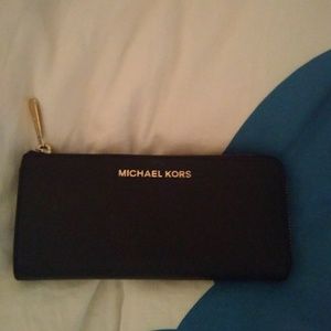 MK Lo Long Black wallet